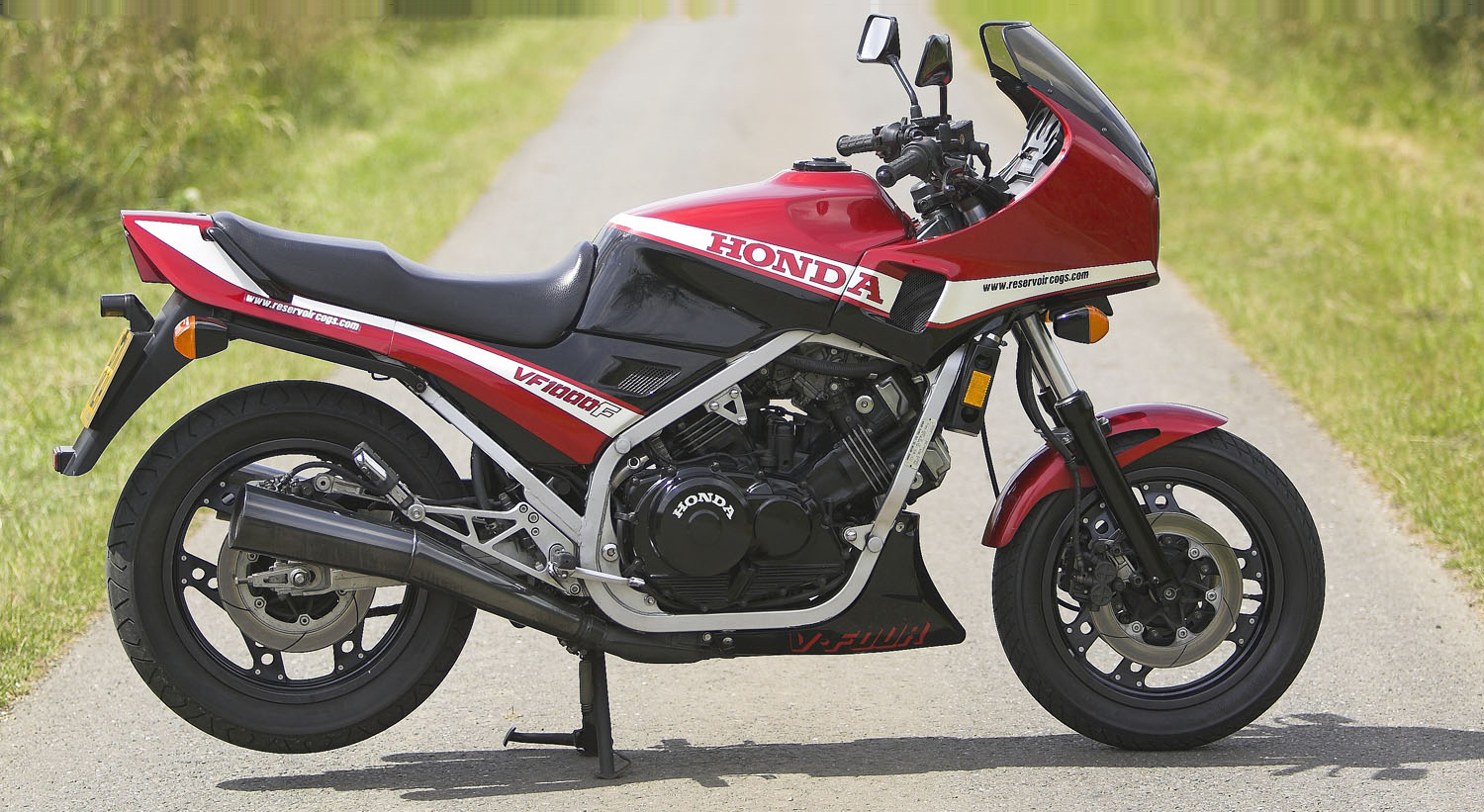 Review of Honda VF 1000 F 1985: pictures, live photos 